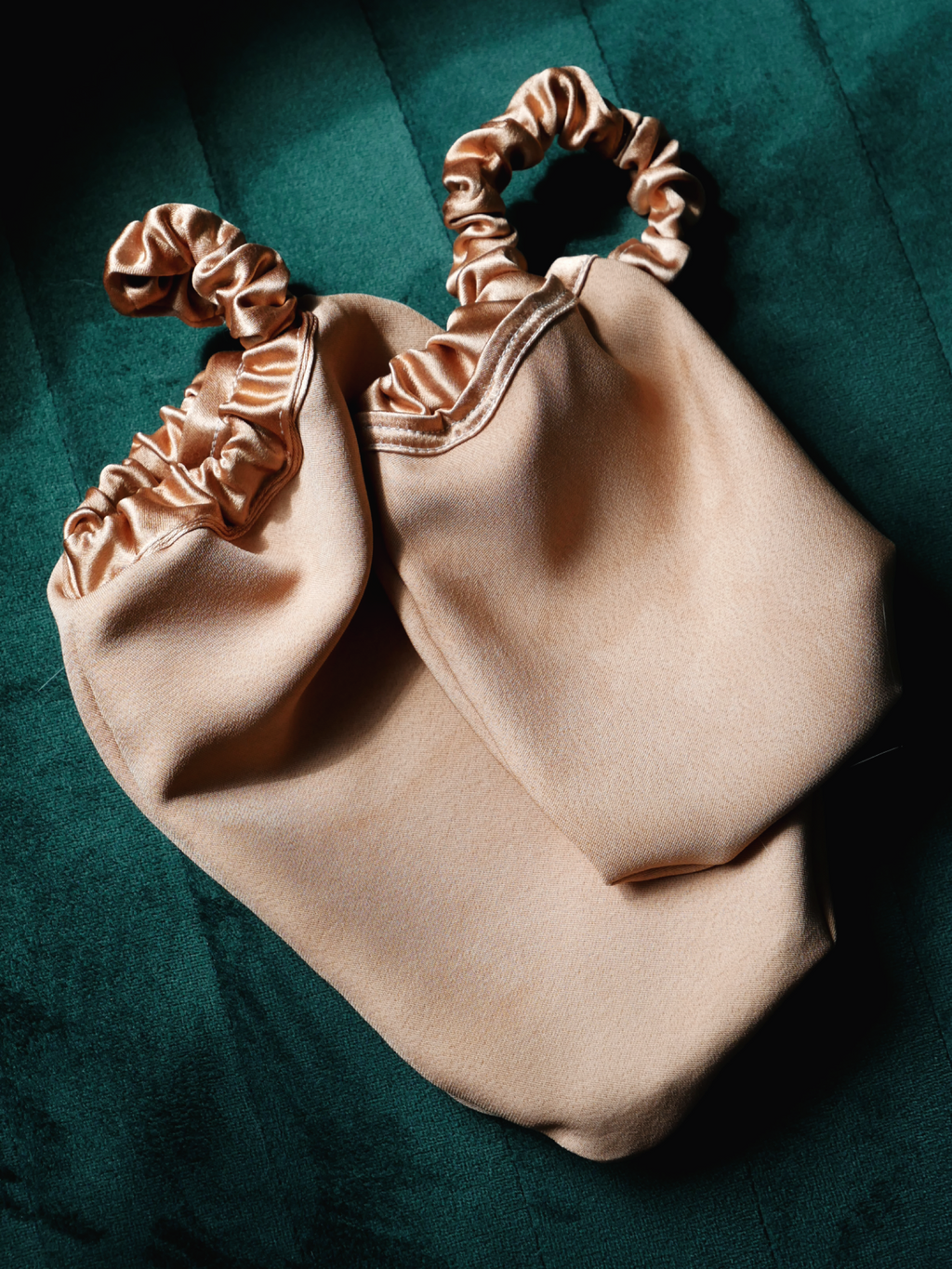 Seidenbun für die Nacht – 40 Momme Ahimsa-Seide mit Scrunchie | SILKZzz