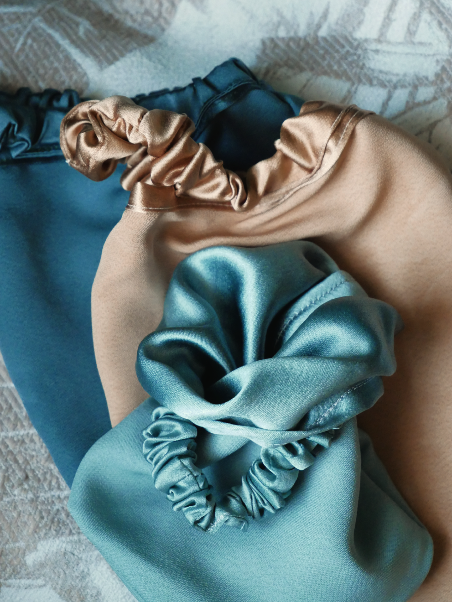 Seidenbun für die Nacht – 40 Momme Ahimsa-Seide mit Scrunchie | SILKZzz