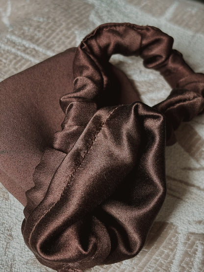 Seidenbun für die Nacht – 40 Momme Ahimsa-Seide mit Scrunchie | SILKZzz