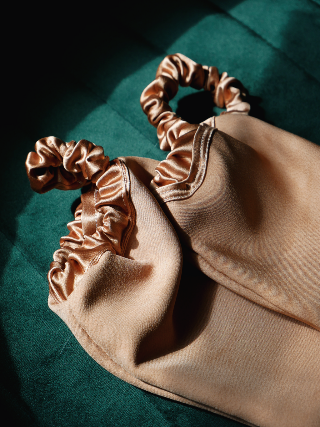 Seidenbun für die Nacht – 40 Momme Ahimsa-Seide mit Scrunchie | SILKZzz