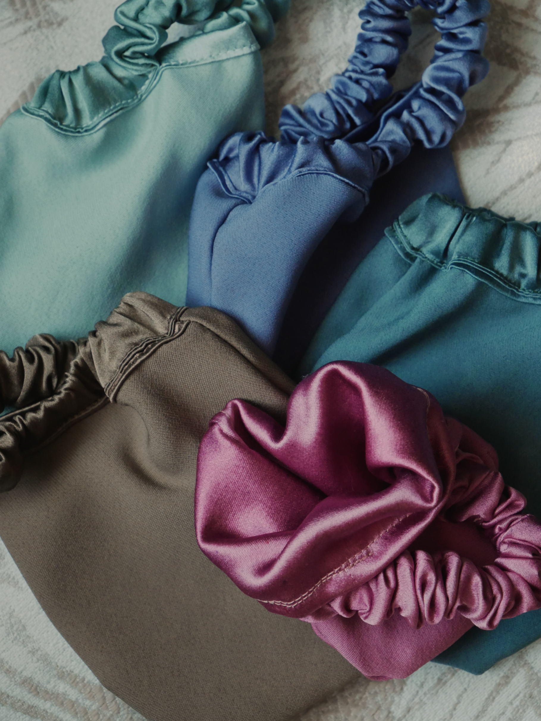 Seidenbun für die Nacht – 40 Momme Ahimsa-Seide mit Scrunchie | SILKZzz